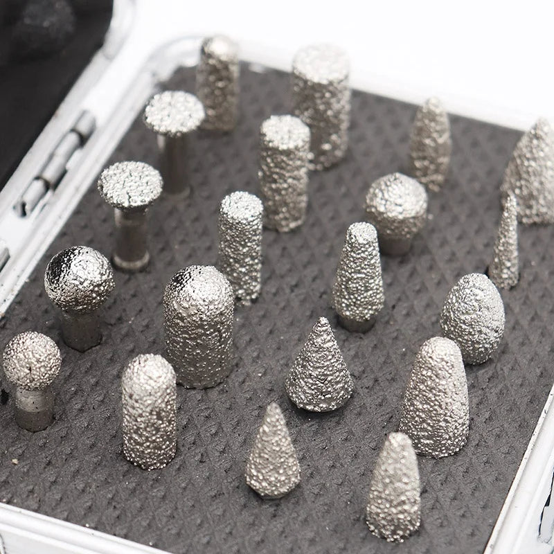 Različiti oblici dijamantskih nastavaka za brušenje i graviranje granita, kamena i betona