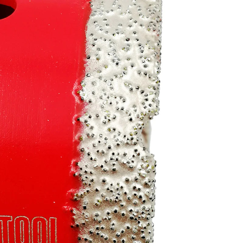 Detalj dijamantske obloge na kruni 65 mm SHDIATOOL za precizno bušenje keramičkih i porcelanskih pločica