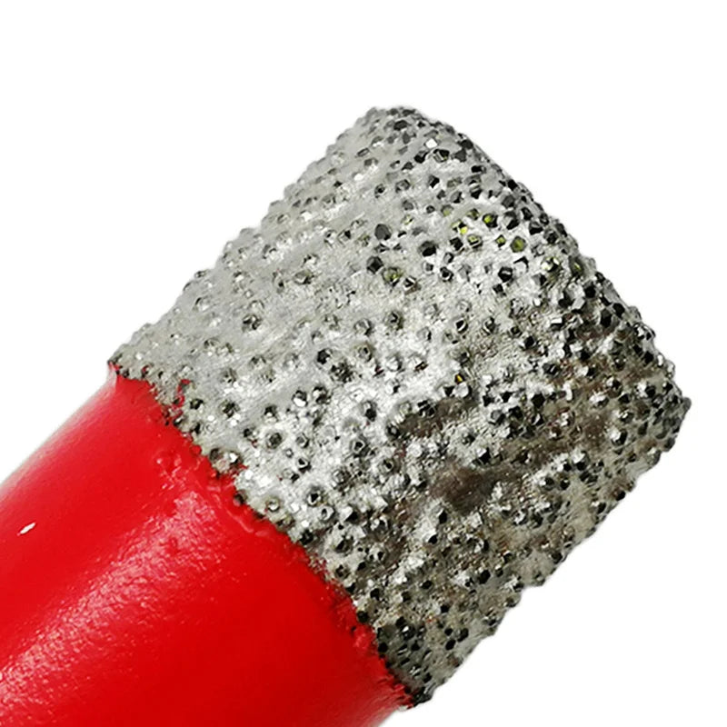 Detaljan prikaz dijamantskog segmenta na kruni 12 mm M14 A8531210 za bušenje pločica, granita i mermera