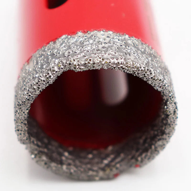 Detaljan prikaz dijamantske obloge na vrhu krune 32 mm M14 za precizno bušenje pločica i kamena