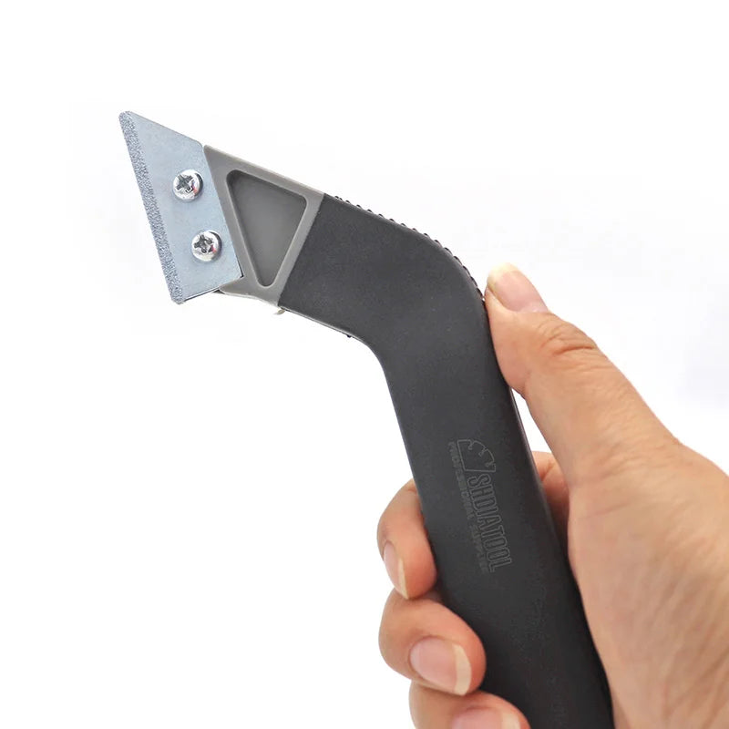 Ergonomski dijamantski nož za čišćenje fugni A89202 sa protivkliznom drškom u ruci majstora